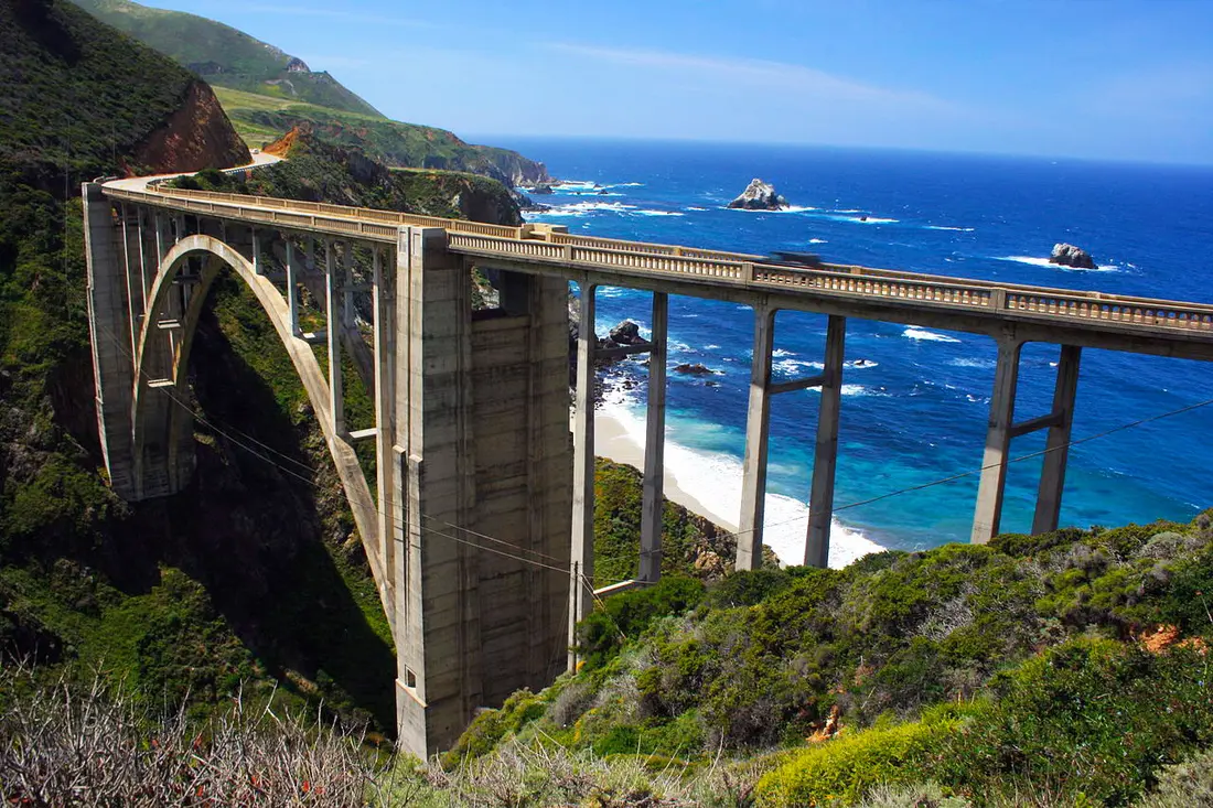 Bixby Creek Bridge above the ocean in Big Sur
